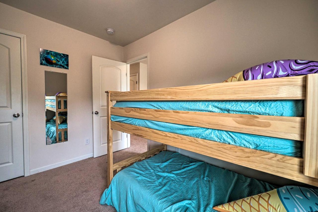Modern Coastal Condo With Patio 1 Mi To Beaches! Carolina Beach Exterior foto