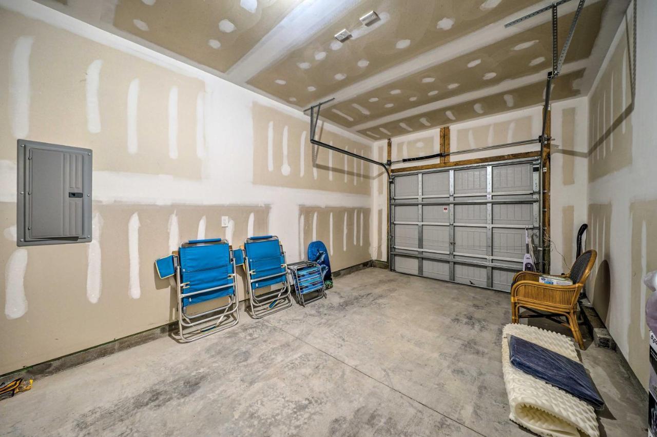 Modern Coastal Condo With Patio 1 Mi To Beaches! Carolina Beach Exterior foto